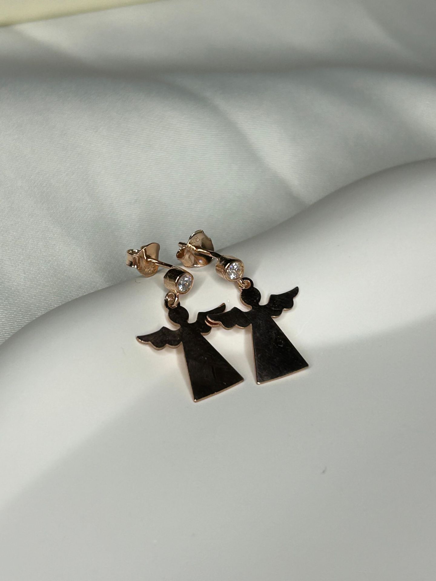 925 Ayar Gümüş Minik Taşlı Melek Figürlü Küpe