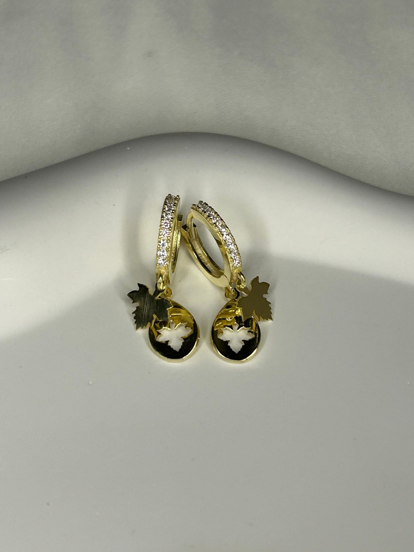 925 Ayar Gümüş Taşlı Yaprak Figürlü küpe